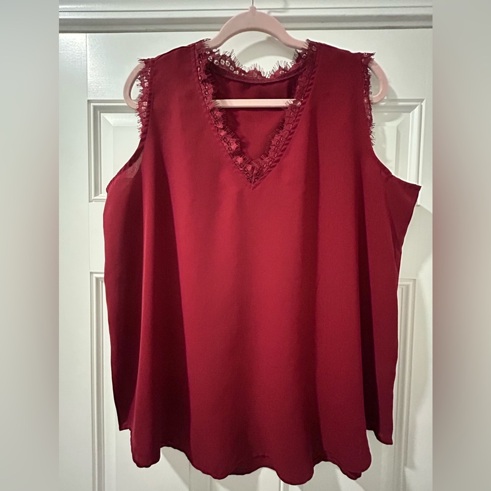 New Never Worn Women’s Boutique Lace Trim Sleeveless Camisole Size XL